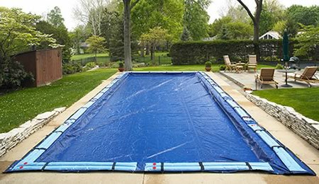 standard solid winter swimming pool cover with water bags